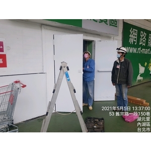 內湖大潤發防火平推鎖及門弓器更換工程