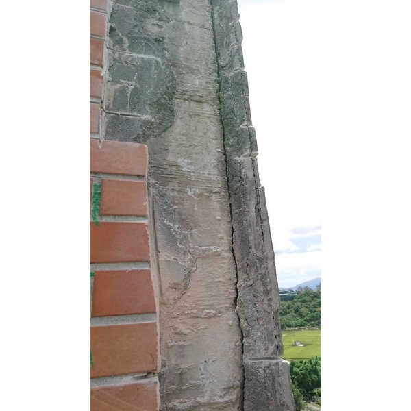 外牆磁磚剝落修繕工程 外牆磁磚剝落修繕工程,鑫瑋工程有限公司