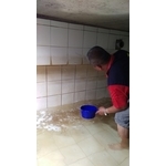 新南國小頂樓水塔清洗中 - 一太清潔衛生工程行