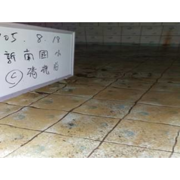 新南國小水塔清洗前,一太清潔衛生工程行