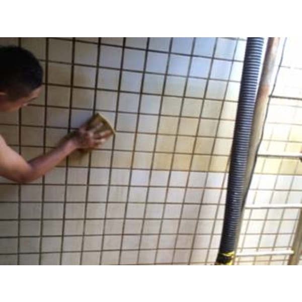 頂樓水塔清洗中,一太清潔衛生工程行