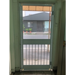 白鐵玻璃門