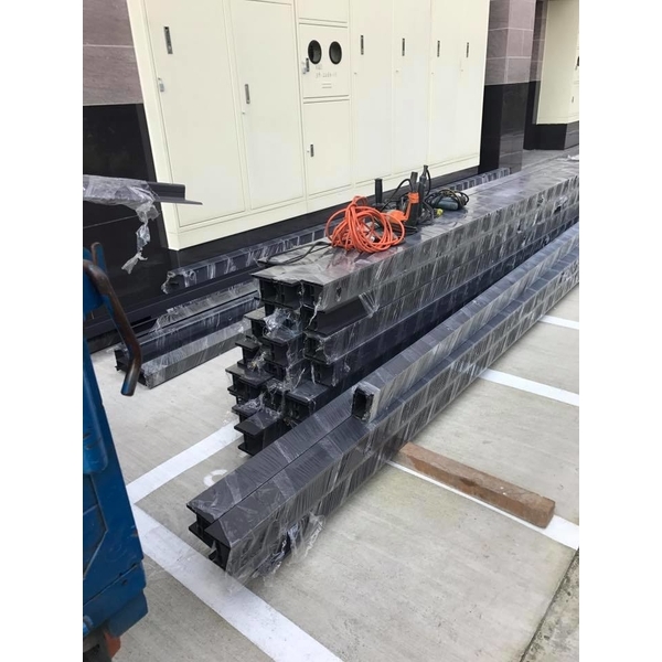 採光罩車庫-鼎發鋁門窗