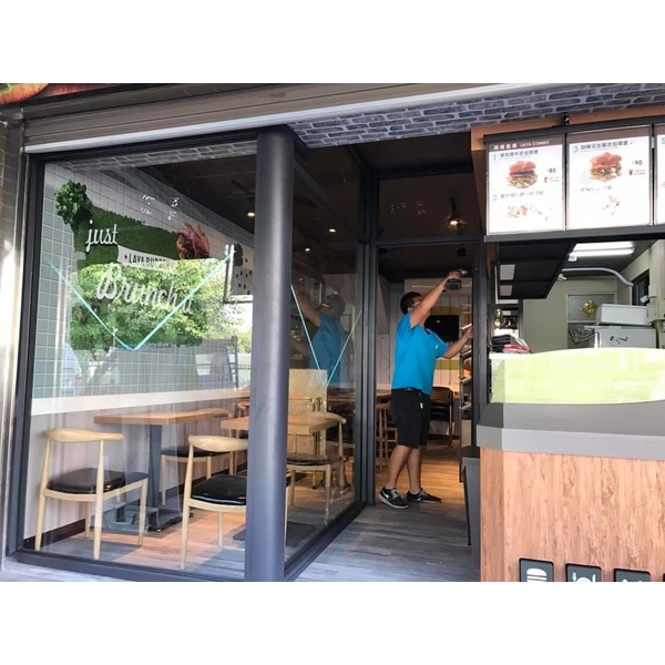 店面整修-鼎發鋁門窗