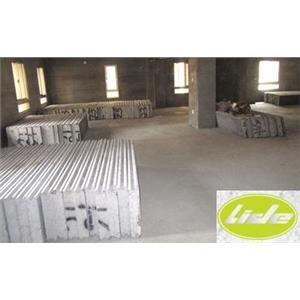 施工步驟1堆高機或吊車搬運材料進入場地02 , 立得開發有限公司