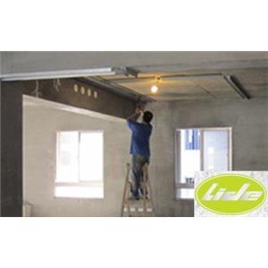 施工步驟2放樣，火藥槍釘擊上下ㄇ字槽鐵或L鐵01 , 立得開發有限公司