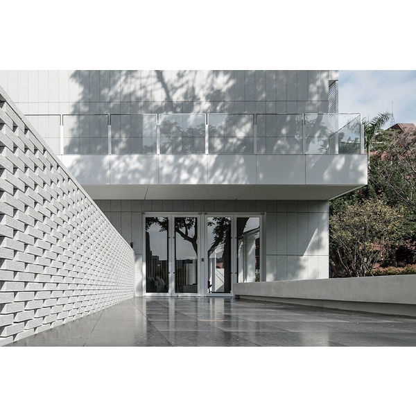 安裝90度電動門弓器工事,諾司實業股份有限公司