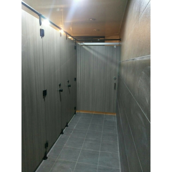 廁所隔間搗擺-承品工程行