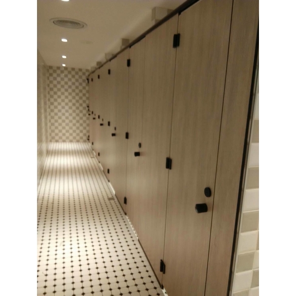 廁所隔間搗擺-承品工程行