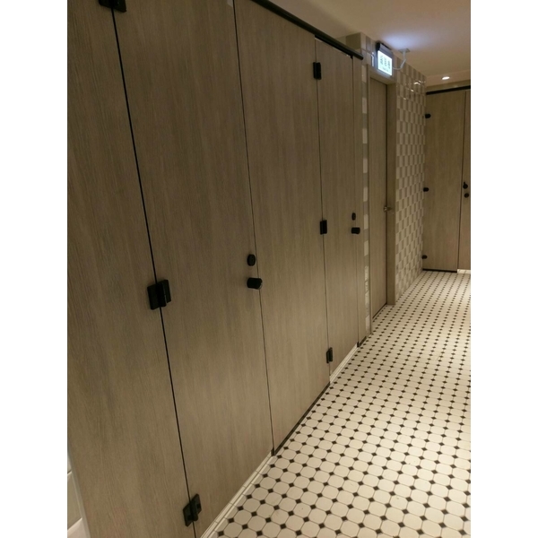 廁所隔間搗擺-承品工程行