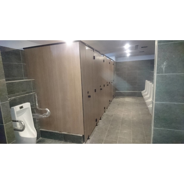 廁所隔間搗擺-承品工程行