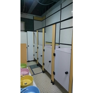 廁所隔間搗擺