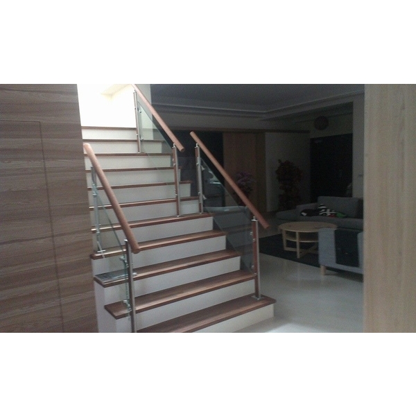 不銹鋼+木質樓梯扶手