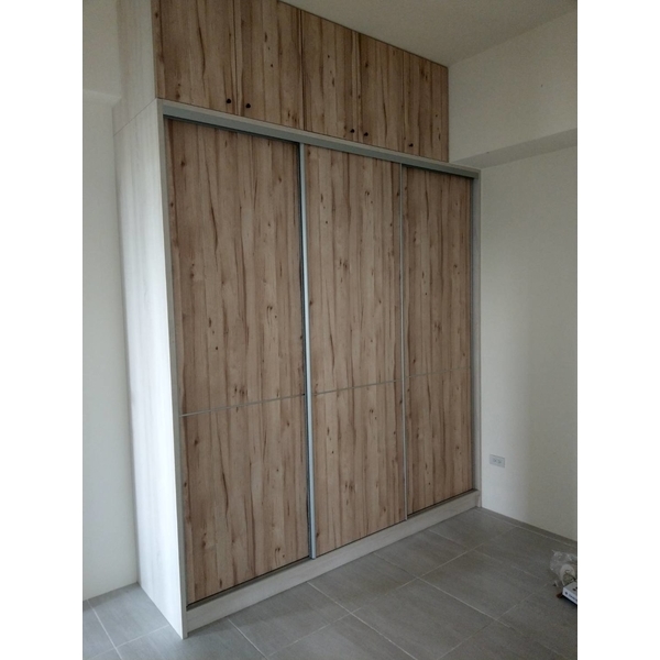 櫥具+層板燈+系統櫃+推拉門衣櫃
