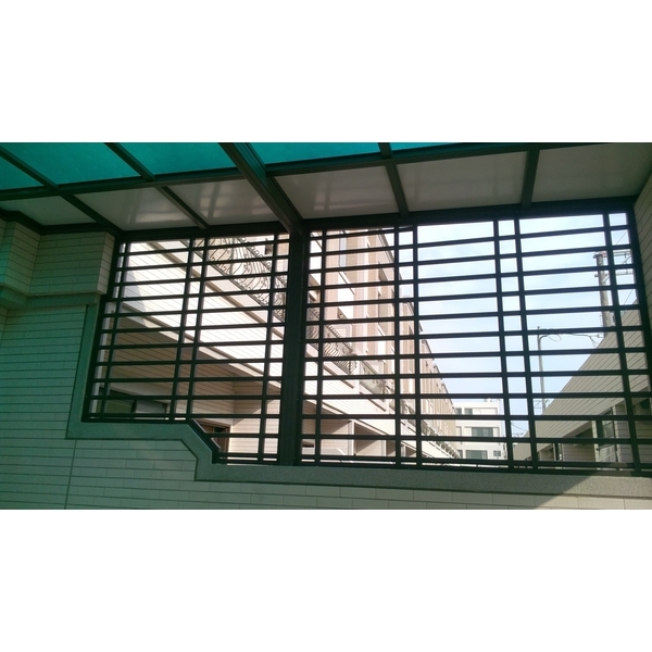 鋁管防盜窗,弘大鋼鋁門窗行