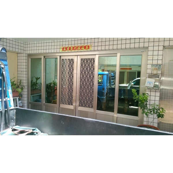 落地門,弘大鋼鋁門窗行