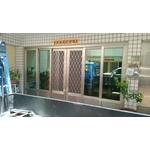 落地門 - 弘大鋼鋁門窗行