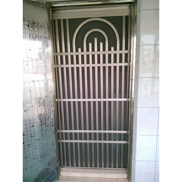 鋁管防盜門,弘大鋼鋁門窗行