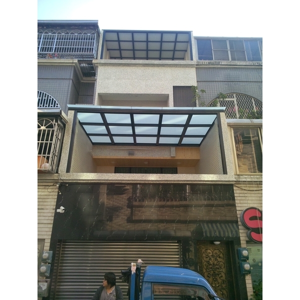 玻璃採光罩3,弘大鋼鋁門窗行