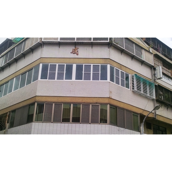 氣密窗1.,弘大鋼鋁門窗行