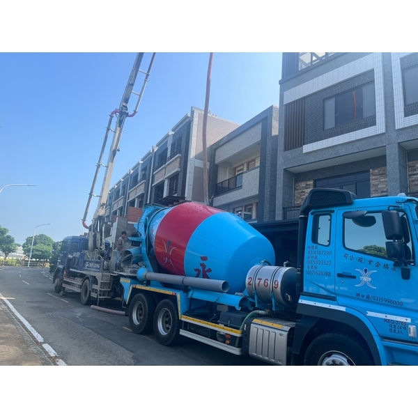 2樓平台水泥灌柱-原慶企業社