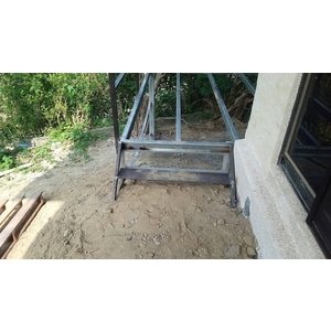 欄杆與平台施作