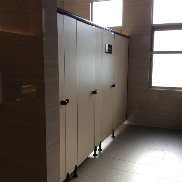 苗栗全國球場浴廁搗擺