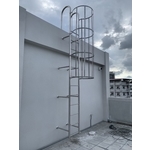 不銹鋼護籠爬梯 - 皇盛鐵件工程行