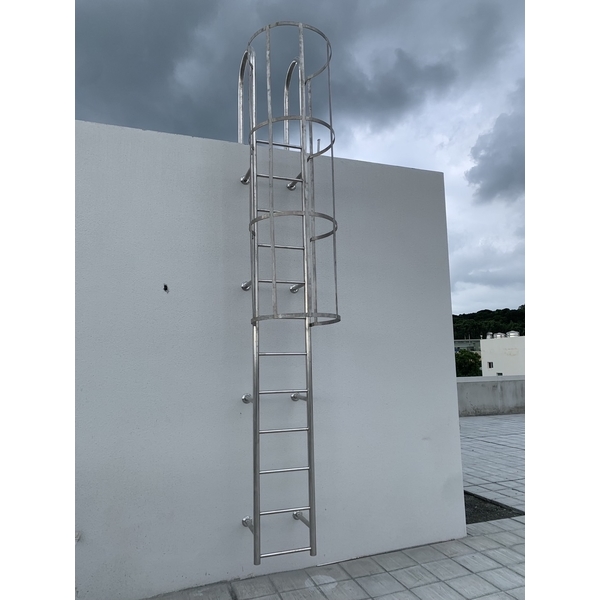 不銹鋼護籠爬梯