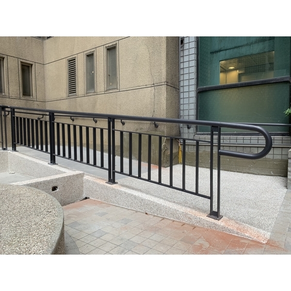 無障礙坡道扶手