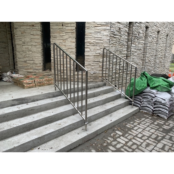 無障礙坡道扶手