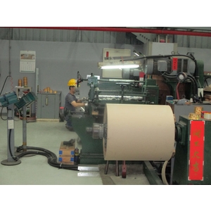 不鏽鋼板分條加工作業