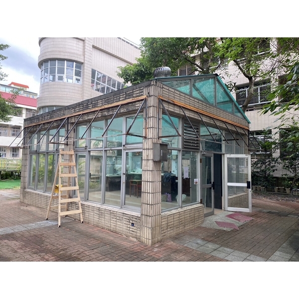 校舍外牆鋁窗噴塗,詮成油漆工程行