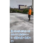 屋頂防水灌漿後灑水養護地坪
