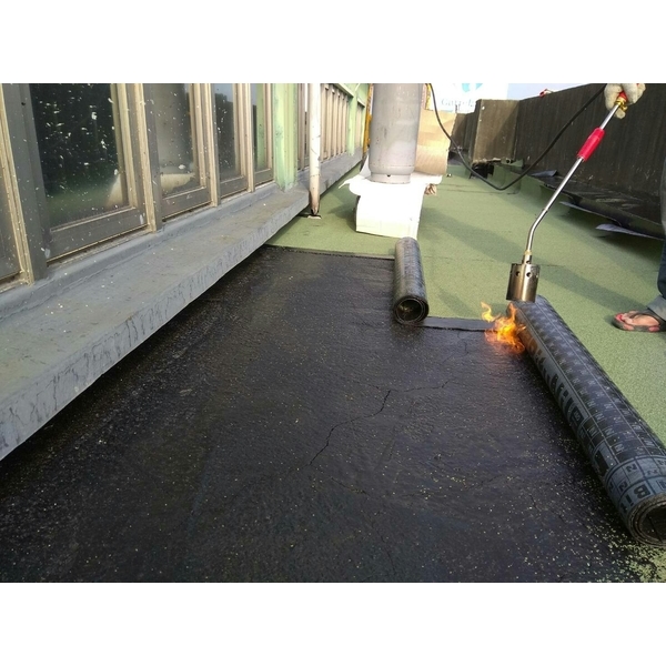 舖設熱溶毯中 舖設熱溶毯中,麗君室內裝修設計工程有限公司