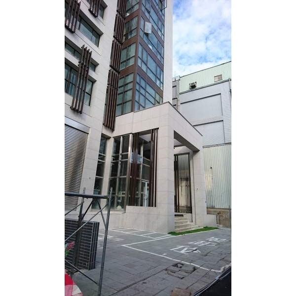 樹林光武街-玻璃帷幕-青葉金屬有限公司