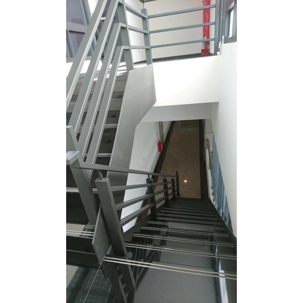 金屬室內樓梯扶手＆欄杆-青葉金屬有限公司