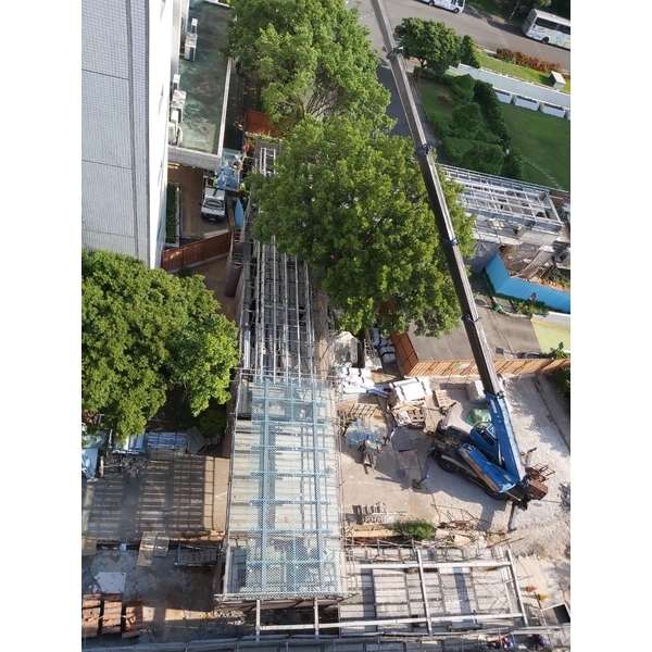 玻璃雨遮施作-青葉金屬有限公司