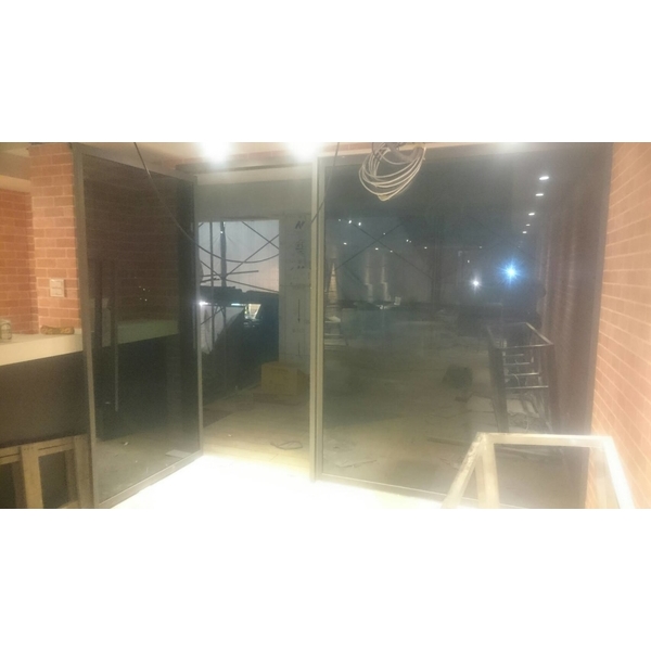 地鉸鍊門-錦宥興業有限公司