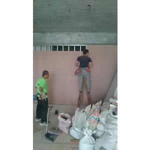 濕式隔間：骨架組立