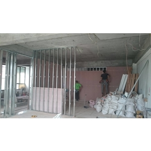 濕式隔間：骨架組立