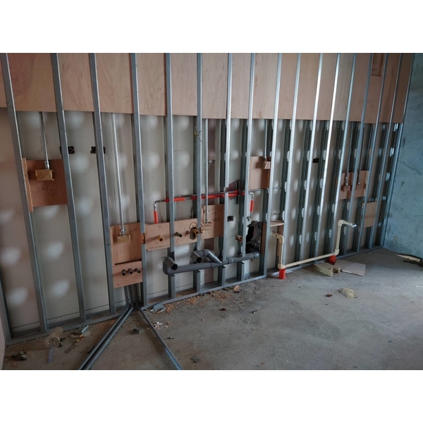 輕隔間及灌漿工程