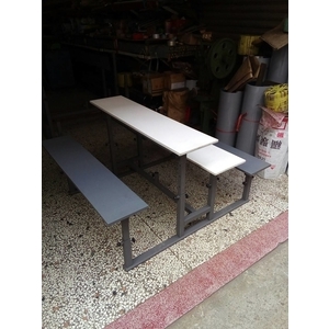 無障礙愛心連體桌椅 , 通好行