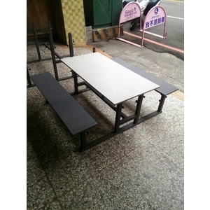 無障礙愛心連體桌椅 , 通好行