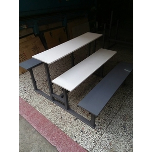 無障礙愛心連體桌椅 , 通好行