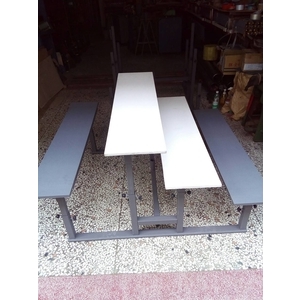 無障礙愛心連體桌椅 , 通好行