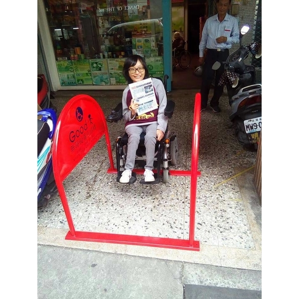 無障礙廣告路橋,通好行