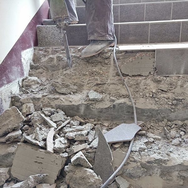 大里樓梯拆除後