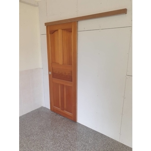 隔間牆加橫拉木門