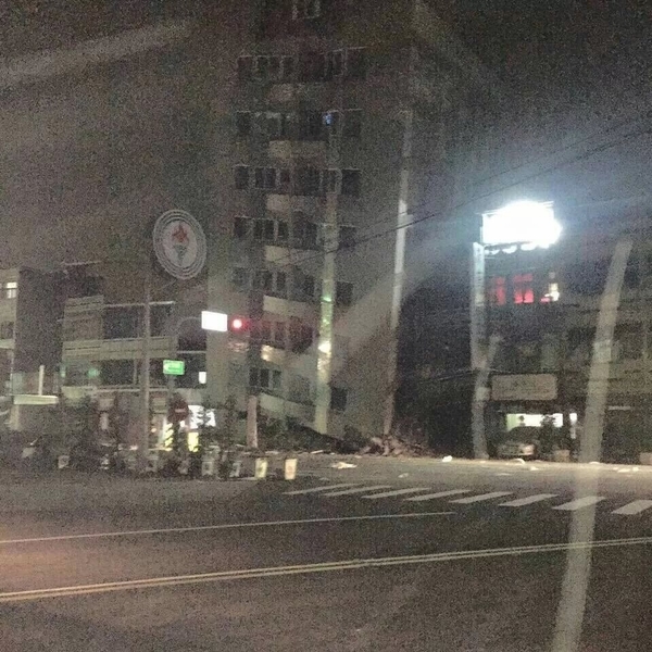 台南維冠金龍大樓倒塌救災-大樓拆除